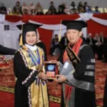Dr. Marindo Kurniawan Lulusan Terbaik Tingkat Universitas dan Fakultas dengan IPK 3,83