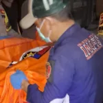 Polres Pesawaran Identifikasi Mayat Lansia yang Tergeletak di Jalan