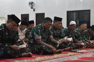 Jelang Pergantian Akhir Tahun 2023, Prajurit dan PNS Korem 043/Gatam Doa Bersama