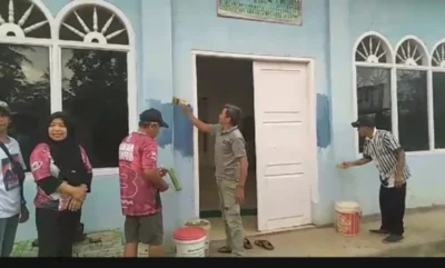 Tim Relawan Ganjar-Mahfud Lampung Bantu Perbaikan Sarana Tempat Ibadah
