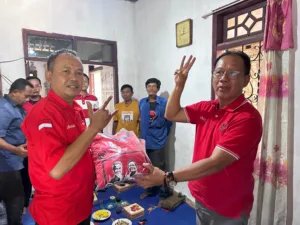 Gaspol, Mingrum Gumay Bagikan Kaos Ganjir Mulai Dari PAC Hingga Ranting di Lampung Tengah