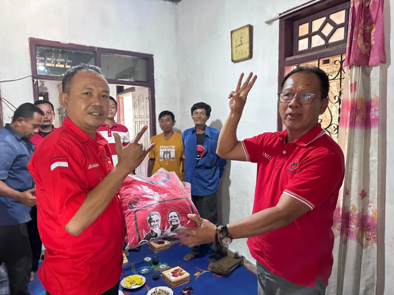 Gaspol, Mingrum Gumay Bagikan Kaos Ganjir Mulai Dari PAC Hingga Ranting di Lampung Tengah