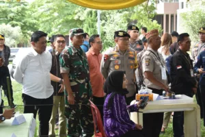 Pastikan Semua Berjalan dengan Kondusif, Danrem 043/Gatam Bersama Gubernur dan Forkopimda Tinjau Sejumlah TPS