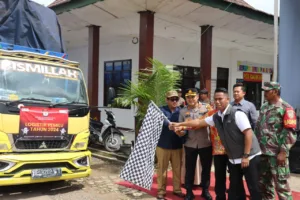 Kapolres Mesuji Bersama Ketua KPU Mesuji Melakukan Pelepasan Logistik Pemilu 2024