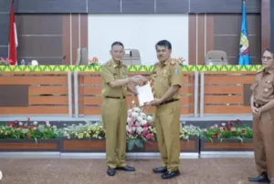 Pj Bupati Adi Erlansyah Bagikan DPA Kabupaten Pringsewu 2024