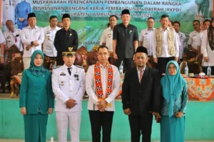 Pj. Bupati Nukman Saksikan Serah Terima Jabatan Camat Sukau