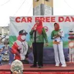 Walikota Bandar Lampung Hj. Eva Dwiana Hadiri Kegiatan Car Free Day di Tugu Adipura