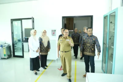 Pemerintah Provinsi Lampung Hibahkan Meja Laboratorium Berstandar Internasional ke Universitas Lampung