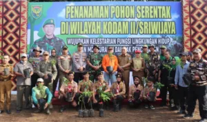 Pemkot Metro Bersama Kodim 04/11 / KM Tanam Pohon Serentak di Bumi Perkemahan Sumbersari