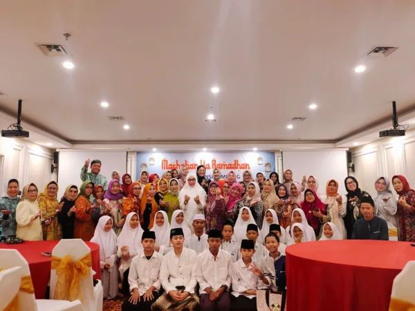 Menjemput Berkah Ramadan dan Cinta Ilahi, Pengurus dan Anggota DPD IWAPI Provinsi Lampung Gelar Bukber Santri dan Anak Yatim