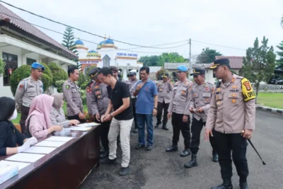Pastikan Bersih dari Narkoba, Kapolres Lampung Utara Mendadak Tes Urine Personel