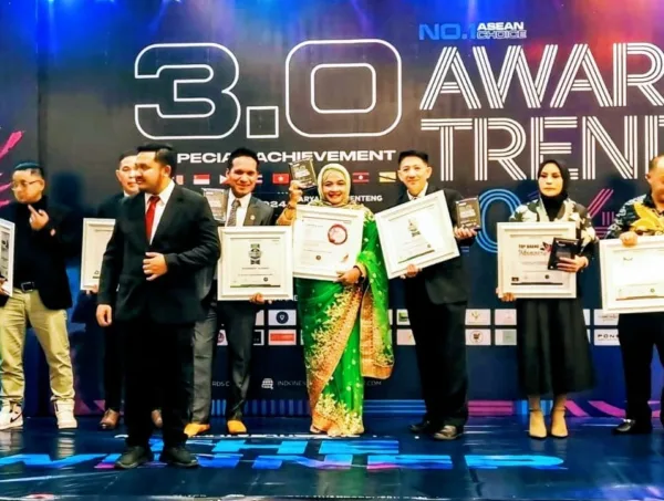 Anugerah Dibulan Suci Ramadhan, Nur Saadah Dimyati Foundation–NSDF Menerima Penghargaan “Top Professional Women 2024” Tingkat ASEAN