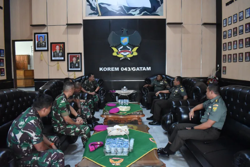 Brigjen TNI Iwan Ma’ruf Zainudin Sambut Silaturahmi Danbrigif 4 Marinir/BS di Makorem 043/Gatam