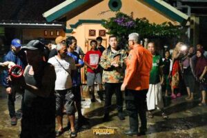Bupati Pesawaran Tinjau Banjir dan Longsor di Teluk Pandan