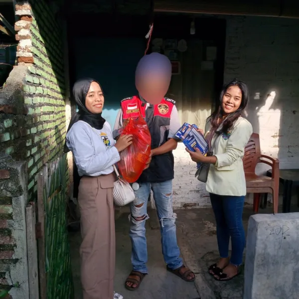 DPD KNPI Lampung Hari Ini Bersama Pemuda Khatolik Kembali Membagikan Puluhan Paket Sembako di Tanjung Senang