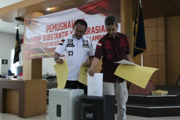 Dukung Tata Kelola Arsip, Kantor Imigrasi Bandar Lampung Lakukan Pemusnahan Arsip Substantif Keimigrasian