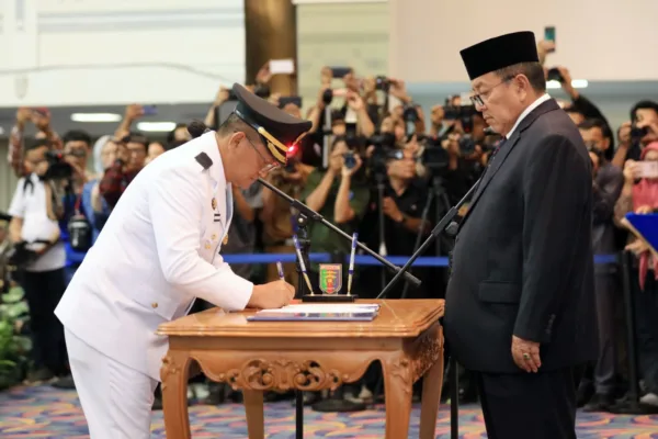 Gubernur Arinal Melantik dan Mengambil Sumpah Jabatan Aswarodi sebagai Penjabat Bupati Lampung Utara