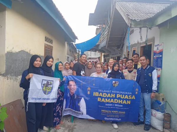Himpunan Pemuda Hindu Bersama KNPI Lampung Berbagi Sembako di Kecamatan Panjang