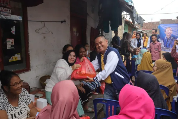 KNPI Lampung dan GPL Bagikan Puluhan Paket Sembako