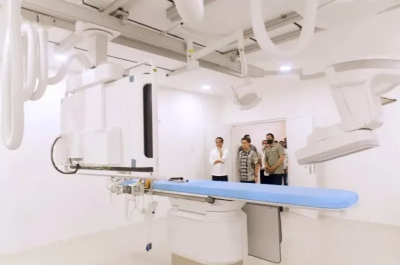 Jokowi Tinjau RS: Dokter Spesialis Berlebih, Alat CT Scan Kurang