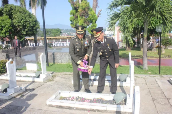 Kasrem 043/Gatam Ikuti Ziarah Rombongan Dalam Rangka Memperingati Hari Jadi Ke-60 Provinsi Lampung