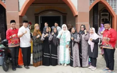 Sambut Ramadan, Winarni Nanang Ermanto Hadiri Pengajian di Masjid Ar Rahman Natar