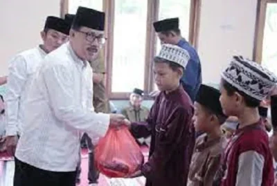 Sekda Thamrin Ajak Masyarakat Desa Suak Tingkatan Kepedulian di Bulan Ramadan