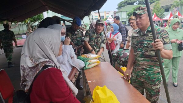 Jelang Perayaan Idul Fitri 1445 H, TNI di Bandar Lampung Menggelar Bazar Murah