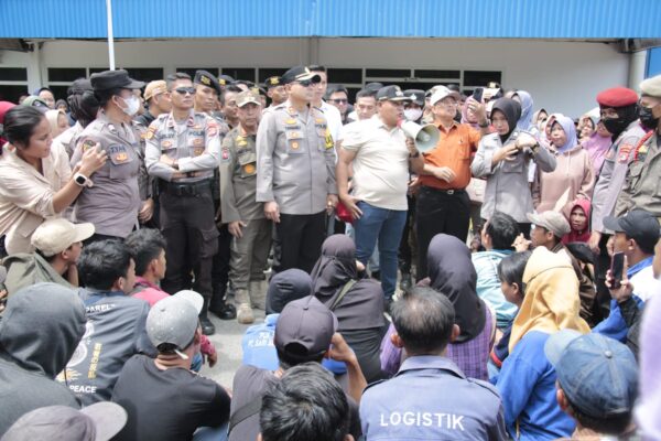 Win Solution: Bupati Nanang Berhasil Mediasi, Buruh PT SSH dapat THR Penuh