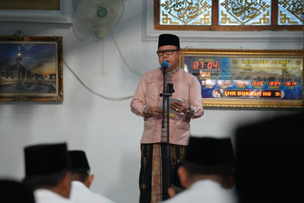 Setelah Shalat Idulf Fitri 1445 H, Pj Bupati Mesuji Sulpakar Open House di Rumah Dinasnya