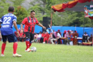 Laga Ekshibisi Red Brothers VS Desa Beringin Kencana Meriahkan Open Turnamen Bringin Kencana Cup