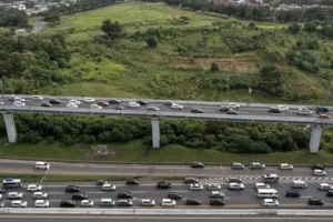 Lalu Lintas di Tol JORR Arah Tol Layang MBZ Macet Senin Pagi