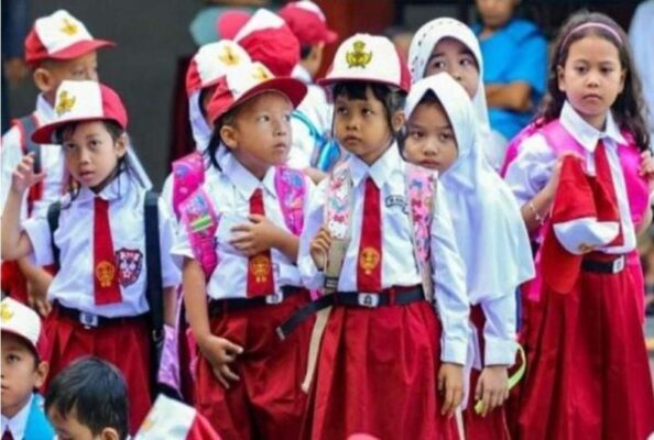 Masalah Pendidikan Kita Bukan Baju Sekolah