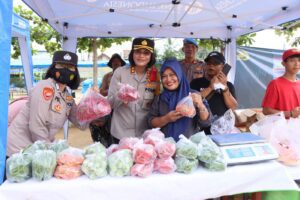 Polres Pesawaran Gelar Pasar Murah dan Cek Pasokan LPG Jelang Lebaran