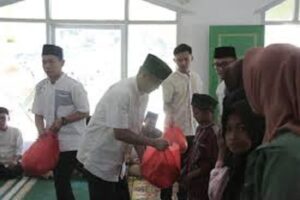Safari Ramadan di Kecamatan Tanjung Sari, Pemkab Lampung Selatan Bagikan 104 Sembako untuk Anak Yatim Piatu