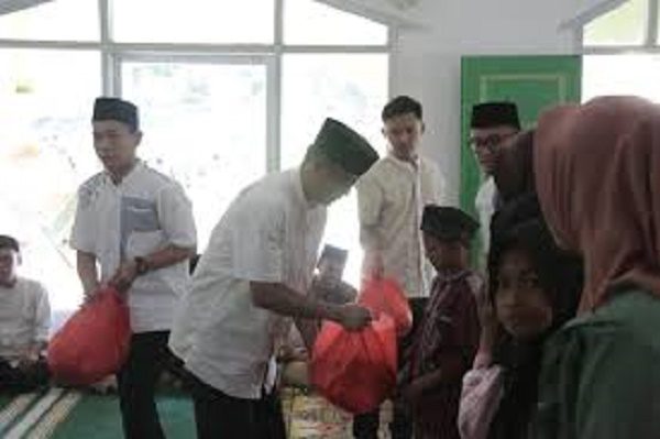 Safari Ramadan di Kecamatan Tanjung Sari, Pemkab Lampung Selatan Bagikan 104 Sembako Untuk Anak Yatim Piatu
