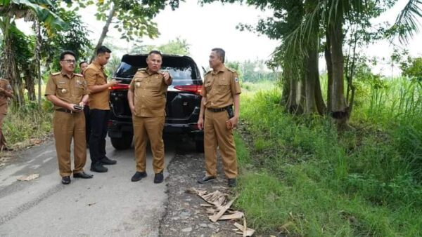 Tinjau Jalan Rusak di Kecamatan Kalianda dan Palas, Bupati Nanang: Insyaallah Diperbaiki Tahun Ini