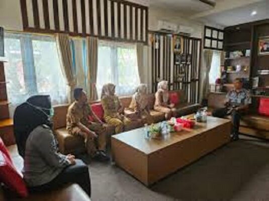 Tumbuhkan Rasa Kepedulian, Forum Anak Daerah (FAD) dan APSAI Lampung Selatan Bagi-Bagi Takjil