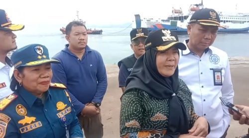 Walikota Bandar Lampung, Hj. Eva Dwiana Memantau Situasi Arus Balik Lebaran di Pelabuhan Panjang