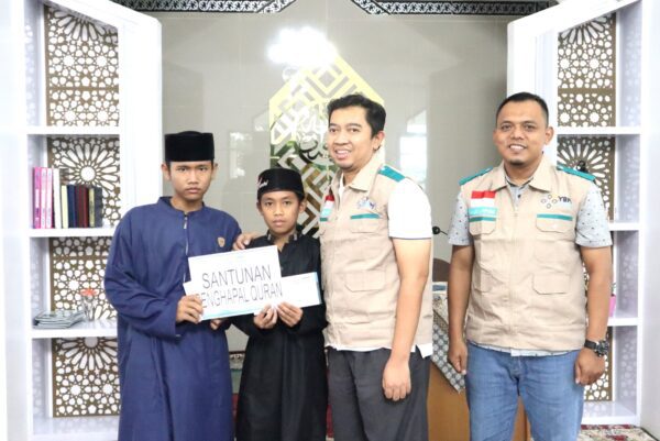 Tebar Kebahagiaan Ramadhan, YBM PLN Santuni Hafidz Qur’an, Guru Ngaji hingga Marbot Masjid di Lampung