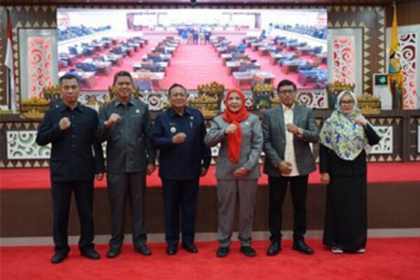 Walikota Eva Dwiana Sampaikan Laporan Pertanggungjawaban Tahun 2023 Pada Rapat Paripurna DPRD Kota Balam