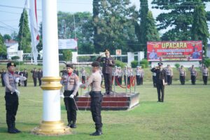 Gelar Upacara Hari Kebangkitan Nasional, Kapolres Lampung Utara Beri Penghargaan Kepada Personel yang Berprestasi