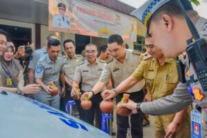 Pemerintah Kota Metro Luncurkan Mobil Samling