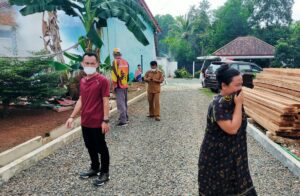 Cegah Penyebaran DBD, Kelurahan Sindang Sari Kembali Lakukan Fogging di lingkungan 4