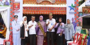 Bunda Literasi Lambar Dra. Zelda Naturi Nukman hadiri Festival Literasi
