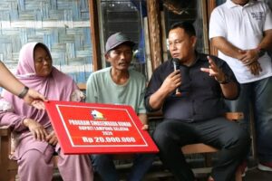 Dua Warga Kecamatan Jati Agung Terima Bantuan Bedah Rumah dari Pemkab Lampung Selatan
