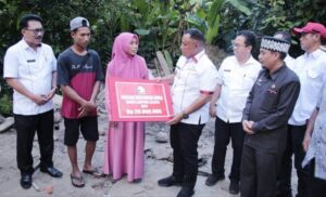 Gercep, Nanang Ermanto Salurkan Bantuan Kepada Korban Rumah Roboh di Kecamatan Ketapang