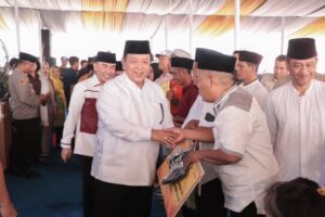 Gubernur Arinal Djunaidi Hadiri Pengajian Akbar dan Berikan Sejumlah Bantuan di Kabupaten Lampura
