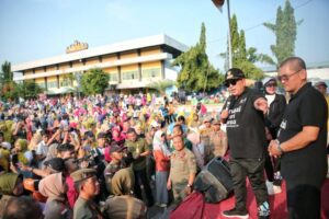 Gubernur Arinal dan Ibu Riana Senam Lampung Berjaya Bersama Masyarakat Lampung Utara