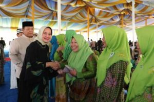 Gubernur dan Riana Hadiri Pengajian Akbar Pemerintah Provinsi Lampung di Tuba